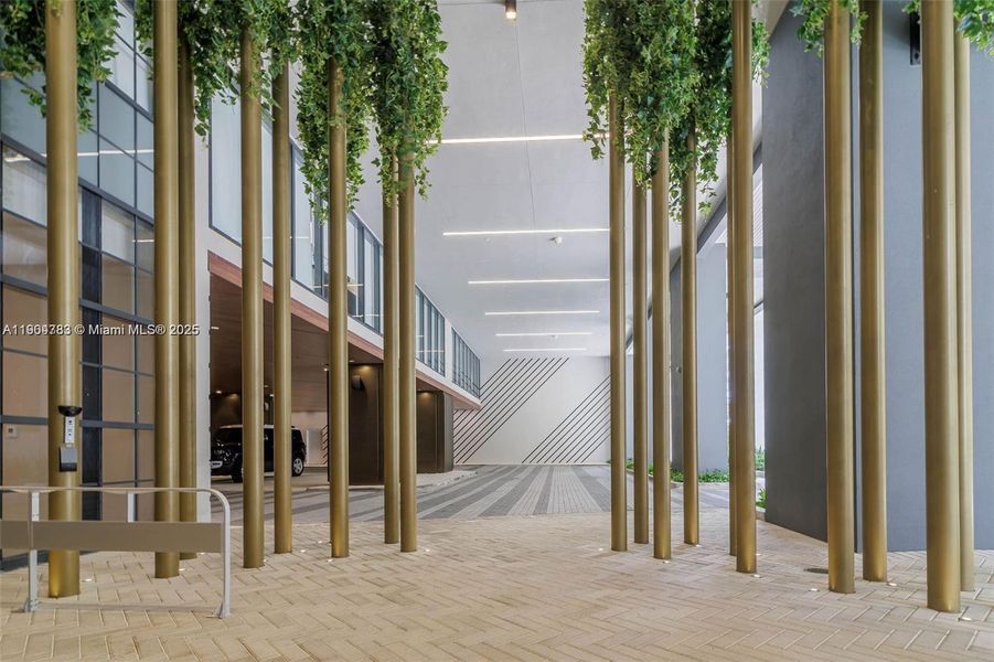 Community amenities in , Miami (Image 38).