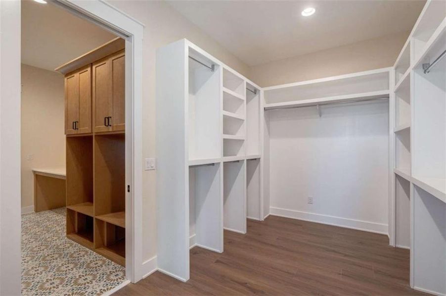 Spacious, unfurnished interior of a new home in , Monroe (Image 28).