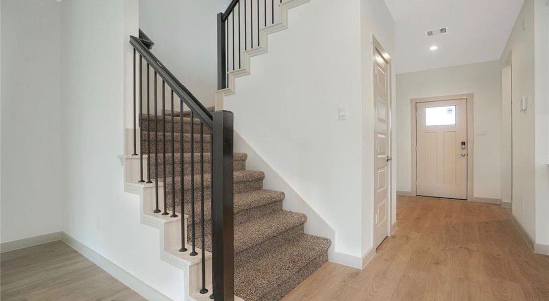 Spacious, unfurnished interior of a new home in Bryan Grove, Rosenberg (Image 14).