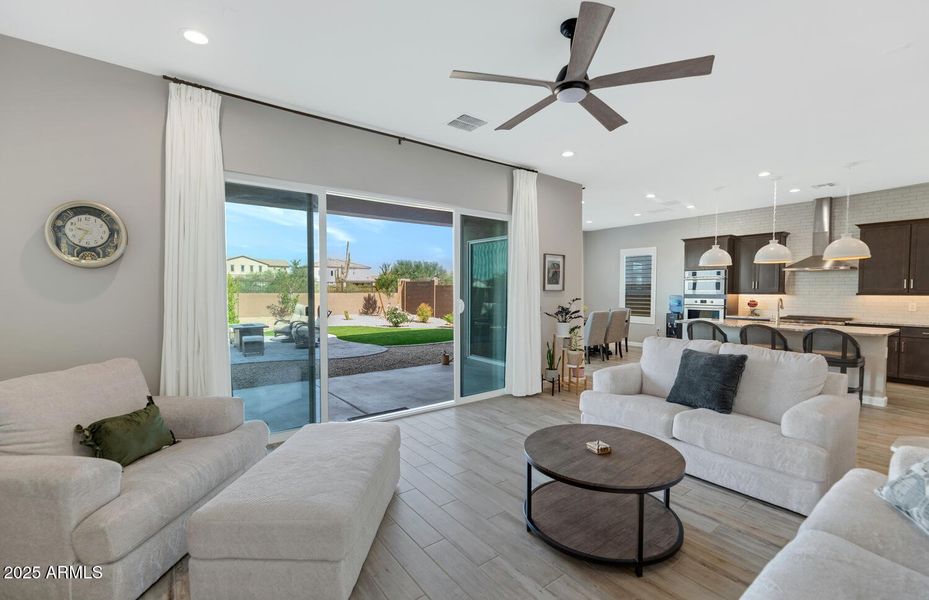 21840 N 61st Wy-large-012-045-21840 N 61