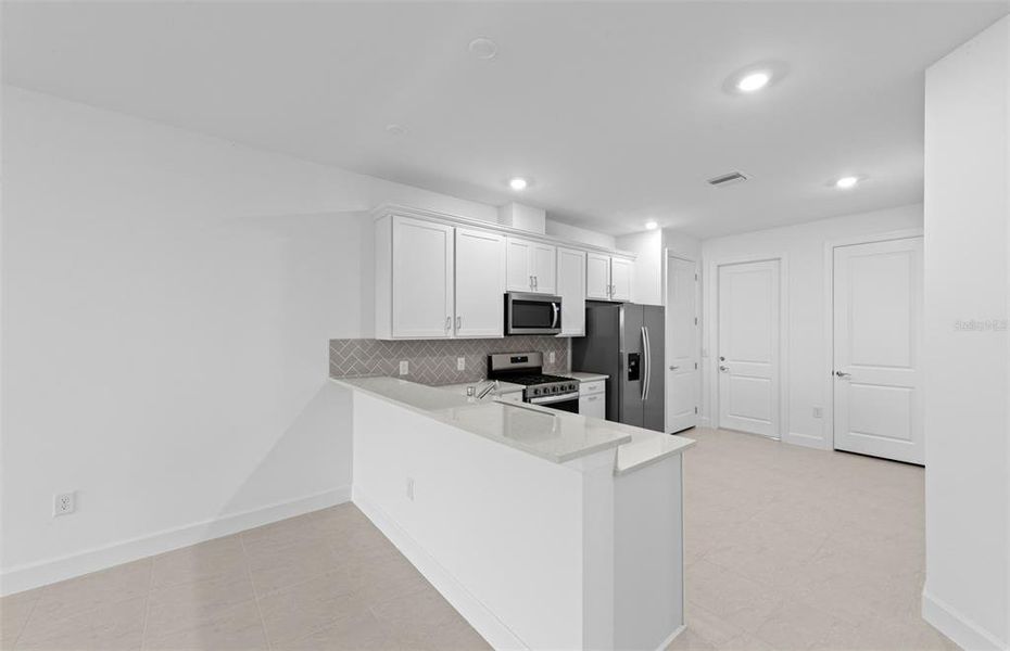 Furnished interior view inside a new home in Del Webb Catalina, Lakewood Ranch (Image 7). Furnished interior view inside a new home in Del Webb Catalina, Lakewood Ranch (Image 7).