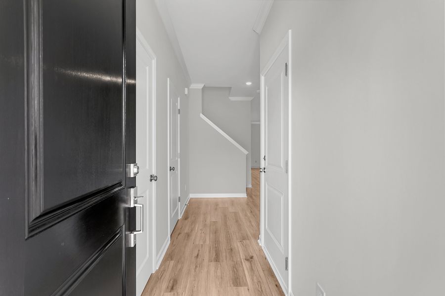 Spacious, unfurnished interior of a new home in Central Creek, Goose Creek (Image 16).
