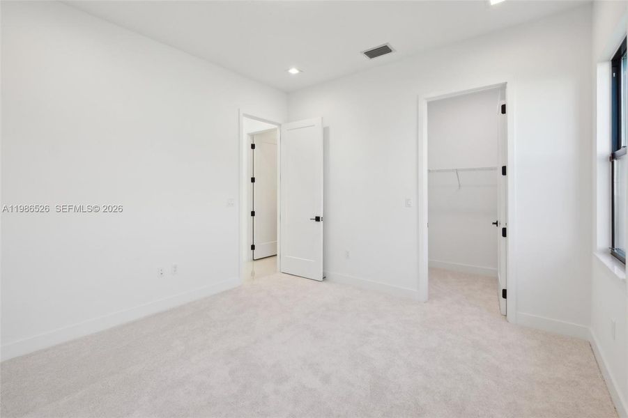 Spacious, unfurnished interior of a new home in , Palm Beach Gardens (Image 40).