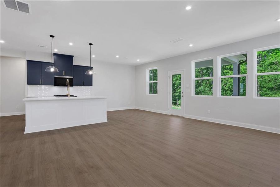 Spacious, unfurnished interior of a new home in Cambridge at Steels Bridge, Canton (Image 18).