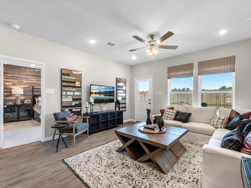 Furnished interior view inside a new home in Granger Pines, Conroe (Image 11).