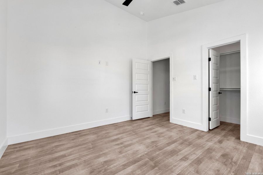 Spacious, unfurnished interior of a new home in , San Antonio (Image 13).