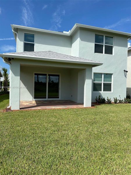 Exterior details and patio area of a home in , Port St. Lucie (Image 3).