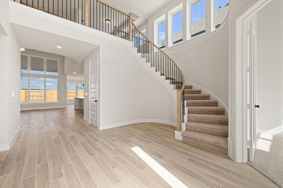 Spacious, unfurnished interior of a new home in Nolina, Georgetown (Image 15).