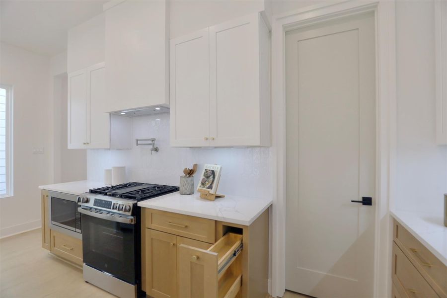 Notice the spice rack for an increased Chef experience while cooking.