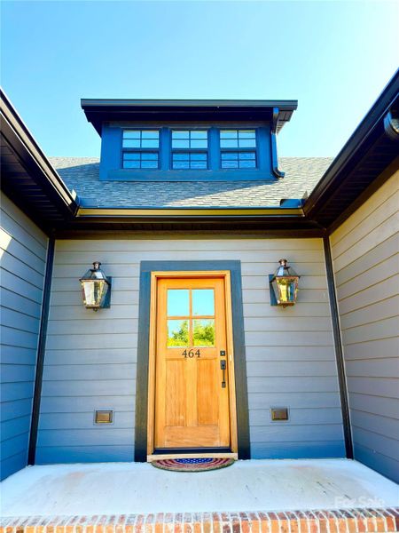 Exterior details and patio area of a home in , Nebo (Image 4).
