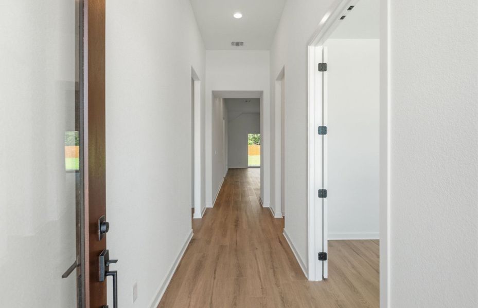 Spacious, unfurnished interior of a new home in 6 Creeks, Kyle (Image 38).