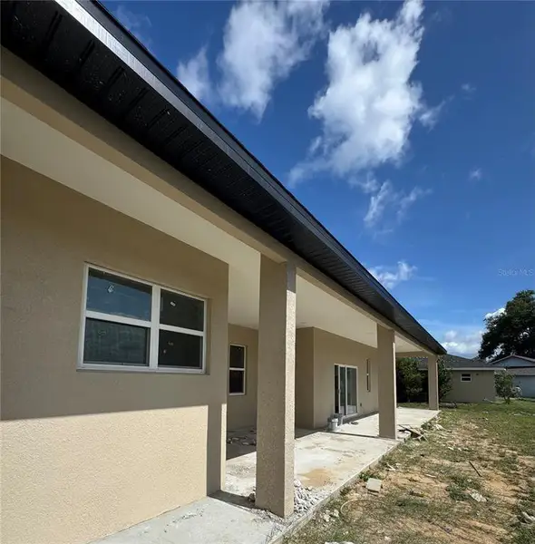Exterior details and patio area of a home in , Leesburg (Image 3).