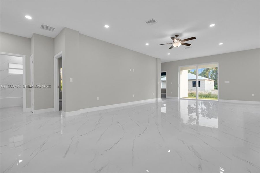 Spacious, unfurnished interior of a new home in , Lehigh Acres (Image 21).