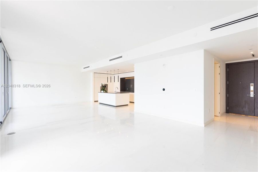 Spacious Living Area - Duble Door Entry Spacious Living Area - Duble Door Entry