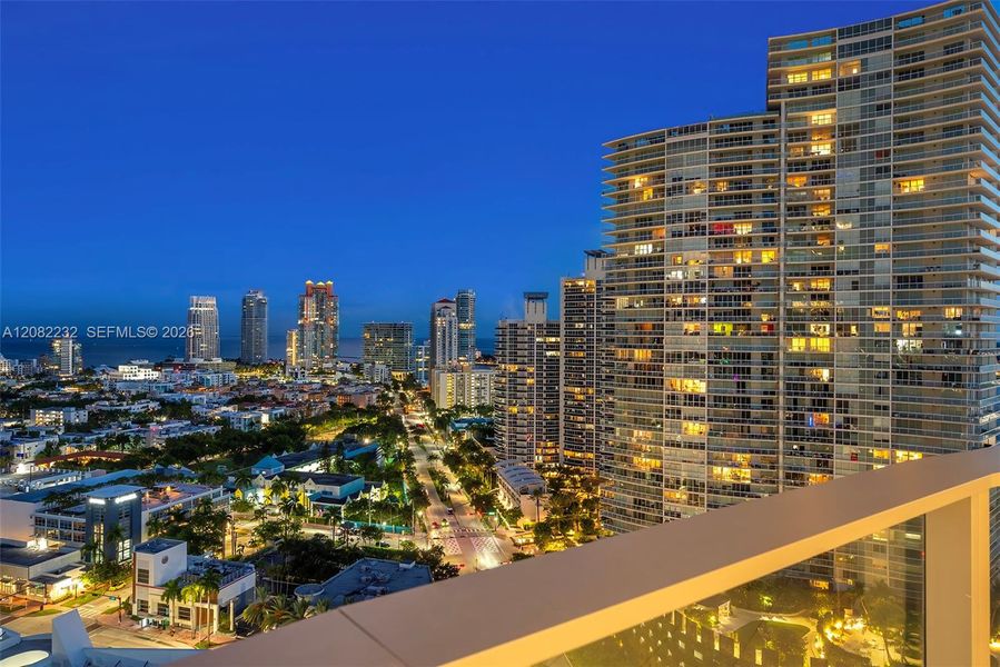 Condo located in Miami Beach, FL showcasing its design and architecture (Image 32).