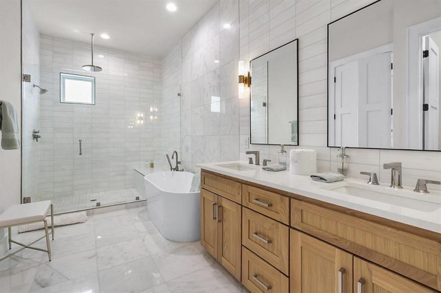 Furnished interior view inside a new home in , Grapevine (Image 13).