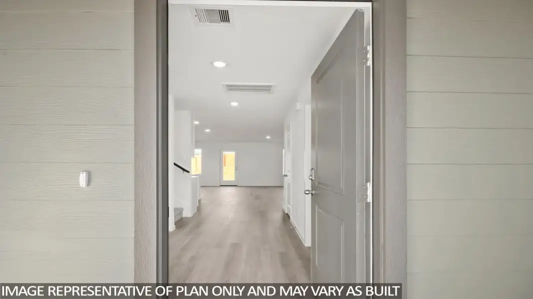 Spacious, unfurnished interior of a new home in Silverthorne, Conroe (Image 8). Spacious, unfurnished interior of a new home in Silverthorne, Conroe (Image 8).