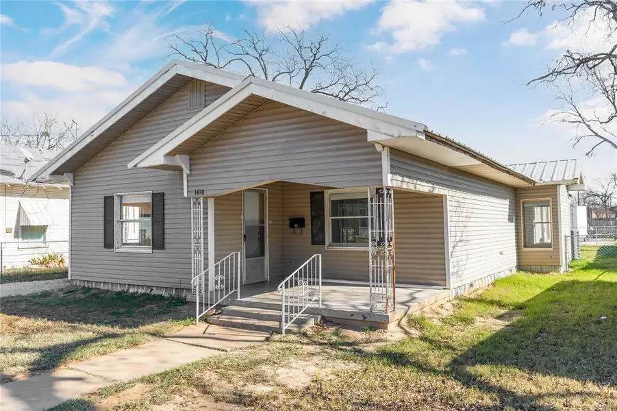 Exterior details and patio area of a home in , Brownwood (Image 13).