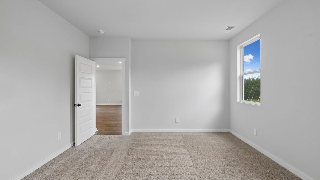 Spacious, unfurnished interior of a new home in Reserve at Hickory Ridge, Columbia (Image 40).