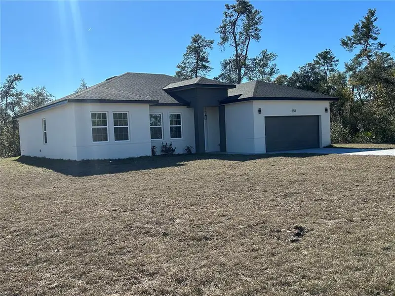 Exterior details and patio area of a home in , Ocala (Image 4).