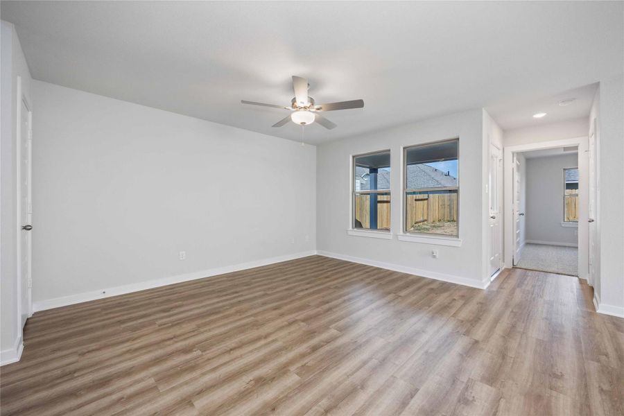 Spacious, unfurnished interior of a new home in Sandrock Station, Houston (Image 23).