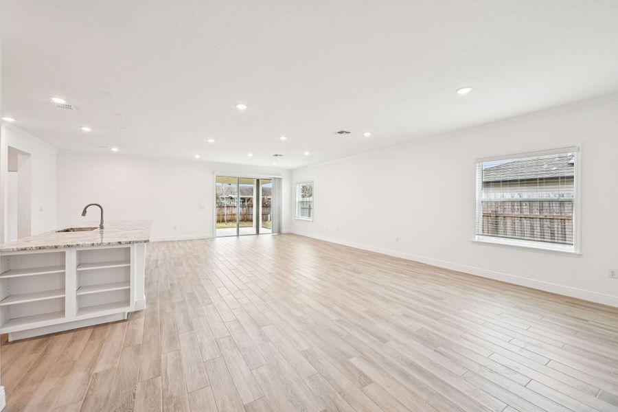 Spacious, unfurnished interior of a new home in Port St. Lucie, Port St. Lucie (Image 19).