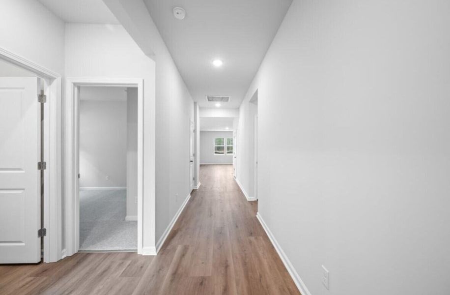 Spacious, unfurnished interior of a new home in Bradford Pointe, Summerville (Image 14).