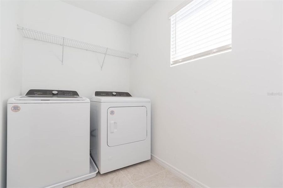 Close-up of interior finishes inside a home in Valri Forest, Valrico (Image 17). Close-up of interior finishes inside a home in Valri Forest, Valrico (Image 17).