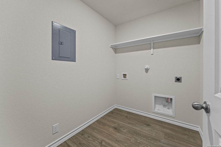 Spacious, unfurnished interior of a new home in Brookstone Creek, San Antonio (Image 16).