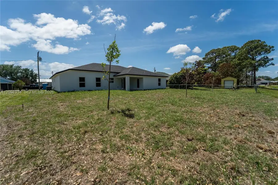 Exterior details and patio area of a home in , Port St. Lucie (Image 4).