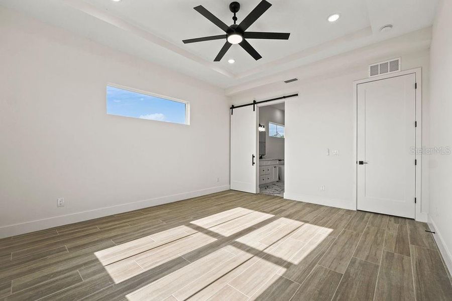 Spacious, unfurnished interior of a new home in , Lake Alfred (Image 24).