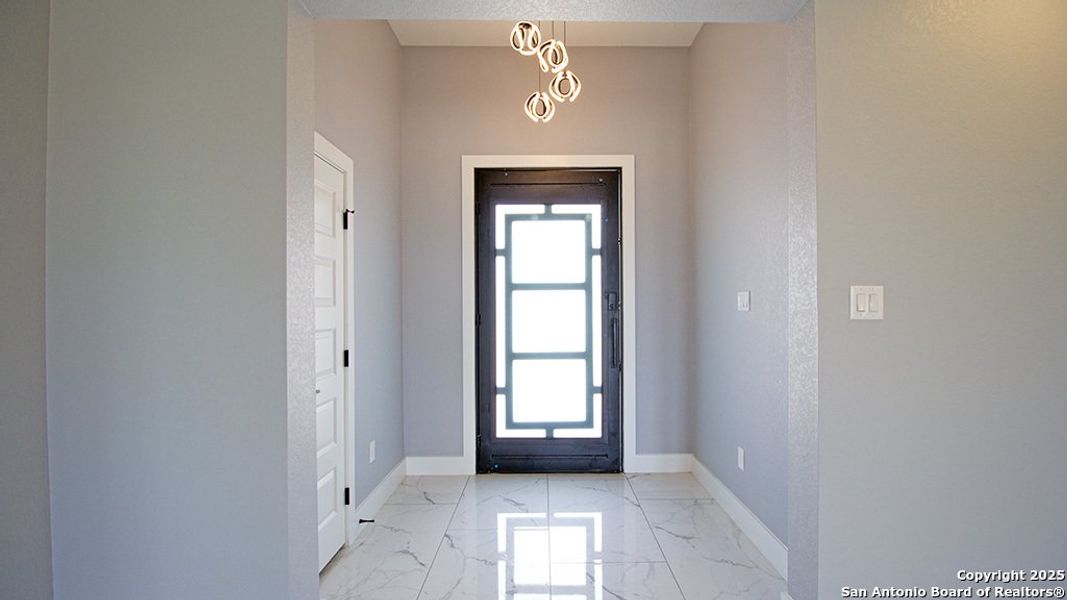 Spacious, unfurnished interior of a new home in , La Vernia (Image 18).