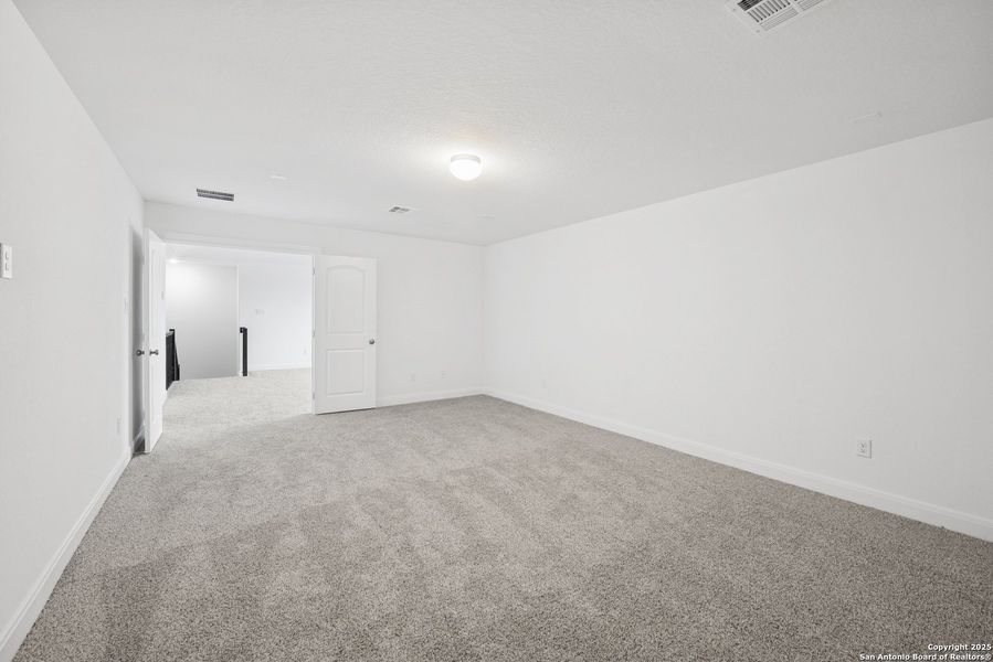 Spacious, unfurnished interior of a new home in Everly Estates, San Antonio (Image 22).