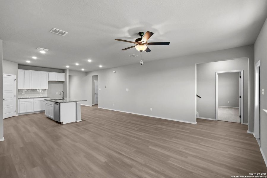 Spacious, unfurnished interior of a new home in Comanche Ridge, San Antonio (Image 31). Spacious, unfurnished interior of a new home in Comanche Ridge, San Antonio (Image 31).