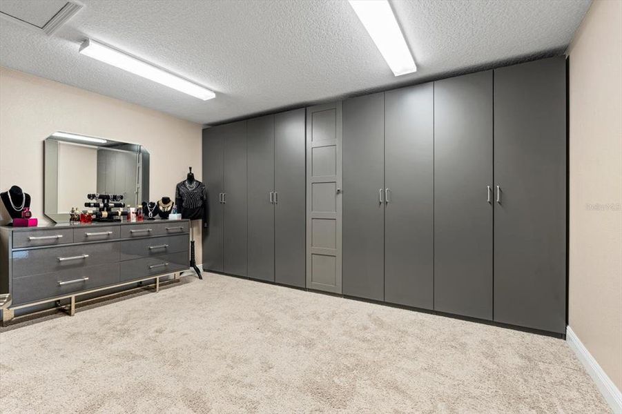 Master Suite Oversized Closet