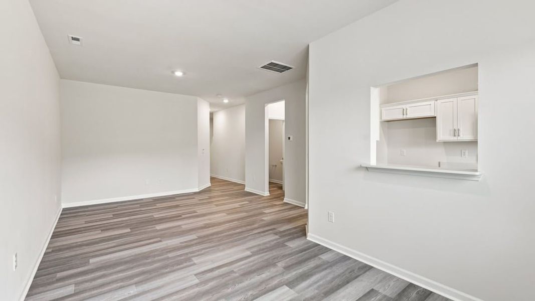 Spacious, unfurnished interior of a new home in Baxter Village, Boiling Springs (Image 16).
