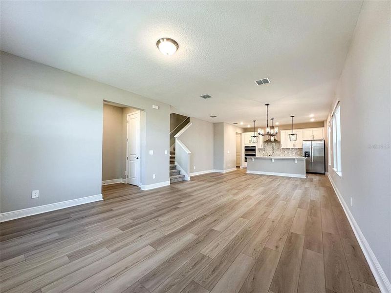 Spacious, unfurnished interior of a new home in Silverleaf Reserve Bungalows, Winter Garden (Image 20).