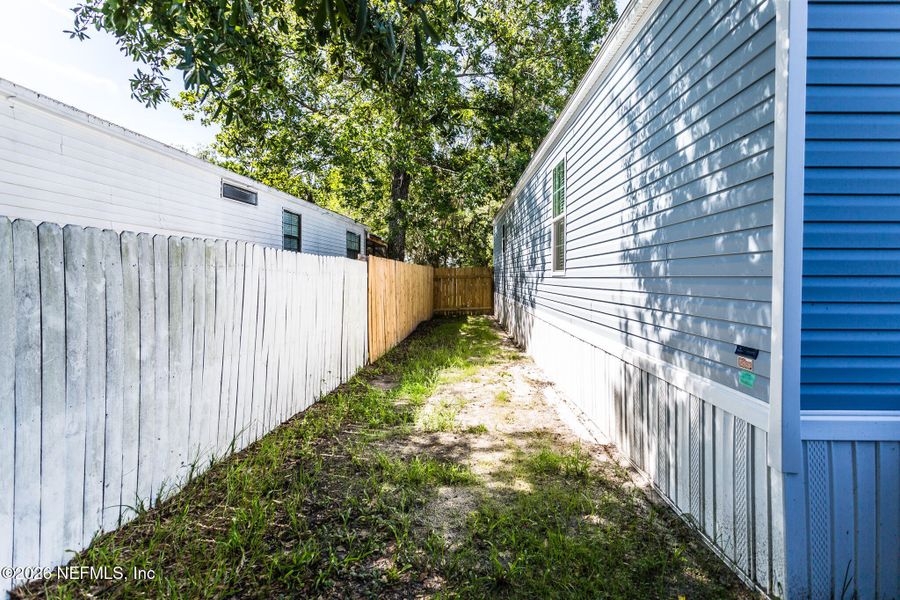 Exterior details and patio area of a home in , Jacksonville (Image 20).