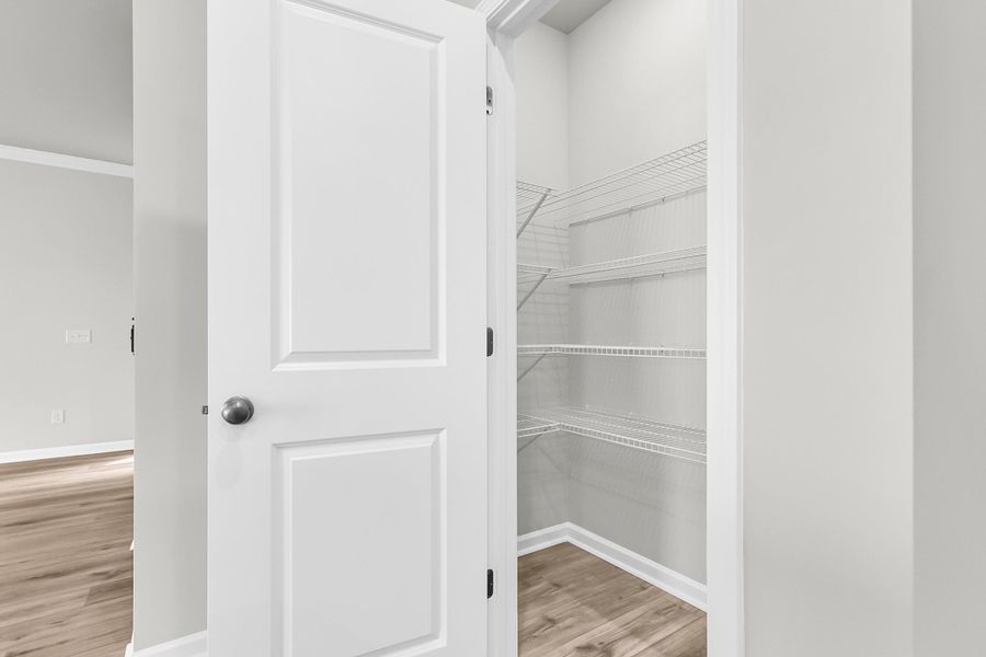 Spacious, unfurnished interior of a new home in Central Creek, Goose Creek (Image 31).