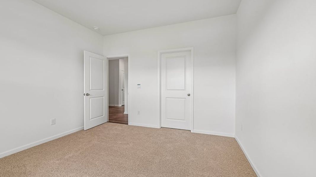 Spacious, unfurnished interior of a new home in Shahbain Reserve, Raeford (Image 19).