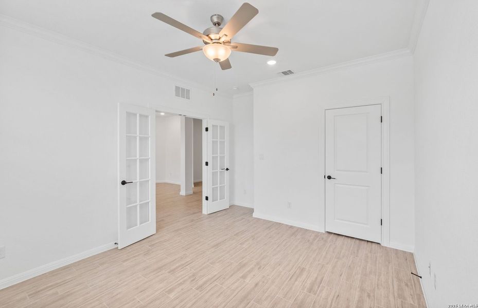 Spacious, unfurnished interior of a new home in Davis Ranch, San Antonio (Image 40).