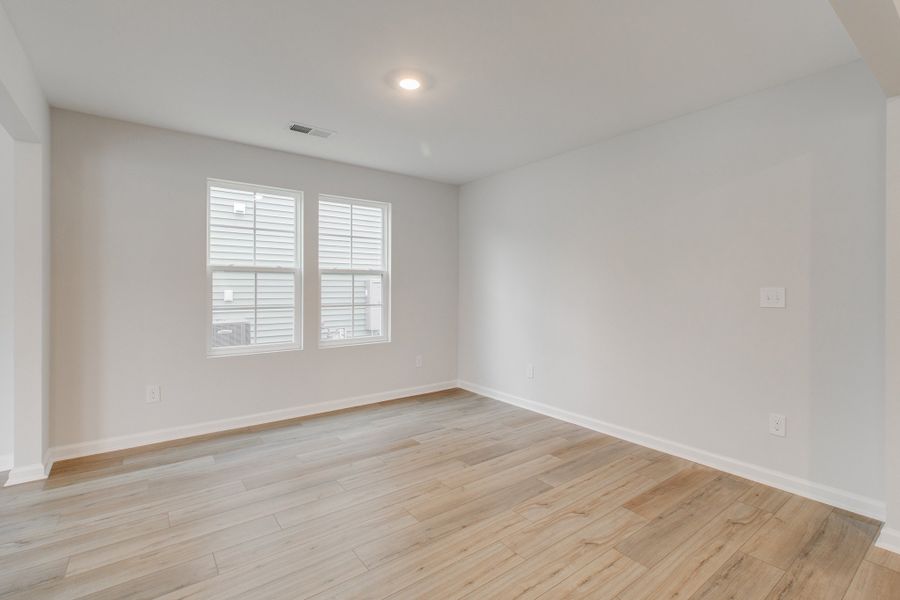 Spacious, unfurnished interior of a new home in Ellington, Elgin (Image 15).