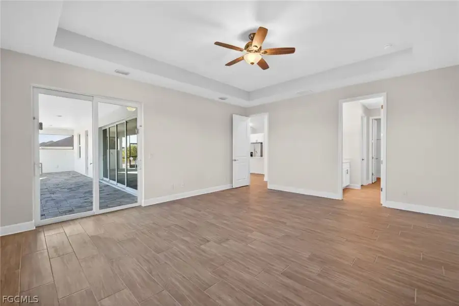 Spacious, unfurnished interior of a new home in Cape Coral, Cape Coral (Image 16).