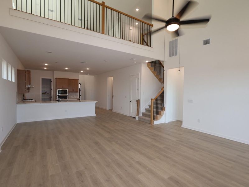 Spacious, unfurnished interior of a new home in Edgewood, Leander (Image 10).