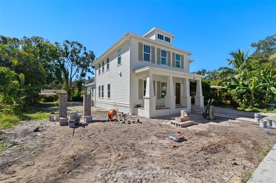 Exterior details and patio area of a home in , St. Petersburg (Image 16).