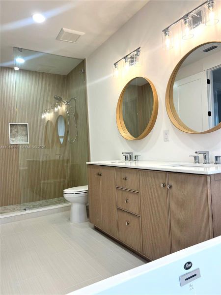 Main Bathroom shower Main Bathroom shower