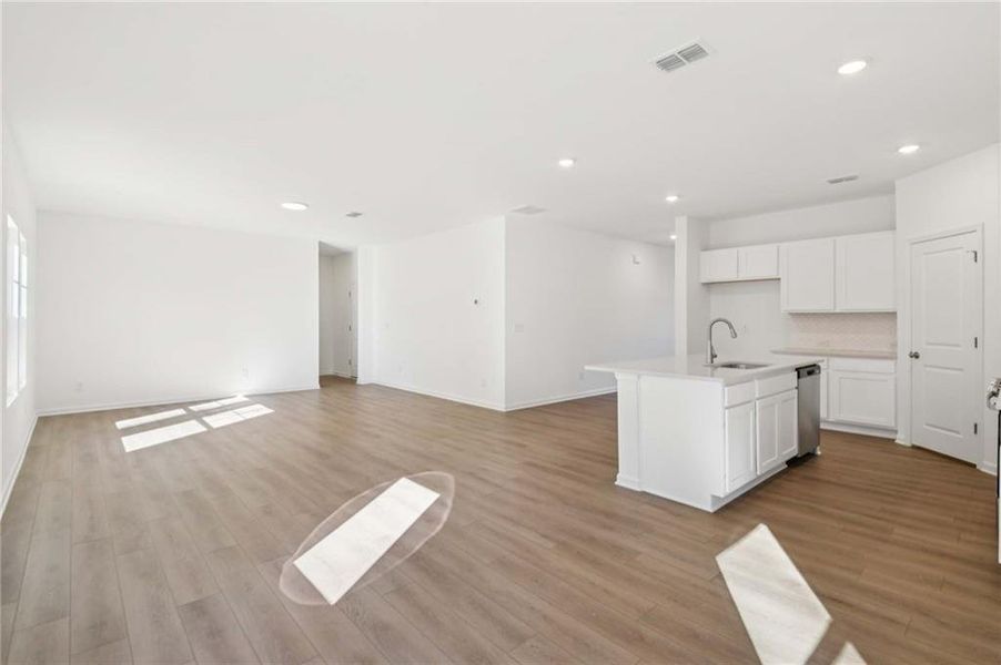 Spacious, unfurnished interior of a new home in The Pointe at Heron Bay, Locust Grove (Image 26).