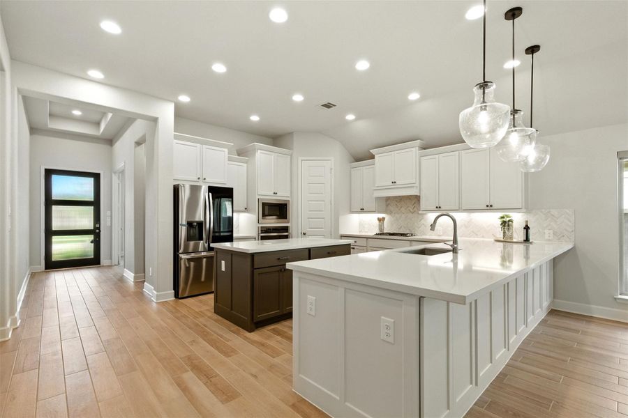 Plenty of counter seating. Plenty of counter seating.