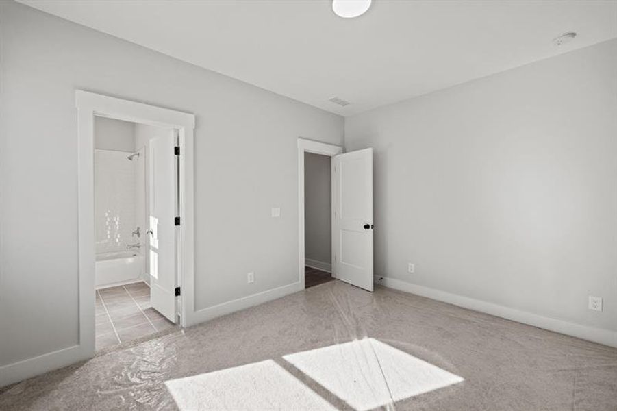 Spacious, unfurnished interior of a new home in Hillshire, Cumming (Image 40).