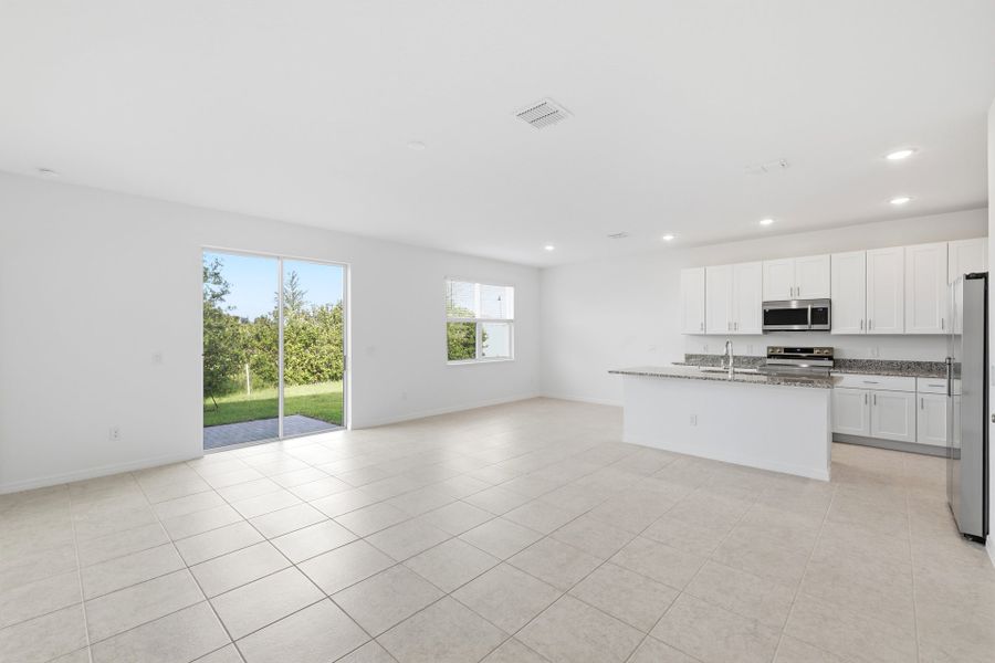 Spacious, unfurnished interior of a new home in Tarpon Bay, Haines City (Image 8). Spacious, unfurnished interior of a new home in Tarpon Bay, Haines City (Image 8).
